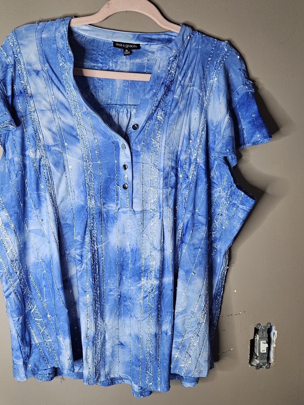 Ava & Grace Blue Tie-Dye V-Neck Short Sleeve Tunic Size XL ptp 26" Length 26"